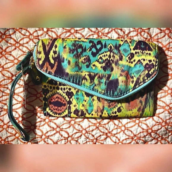 Bakers Handbags - Bakers — Carley Wristlet/Clutch